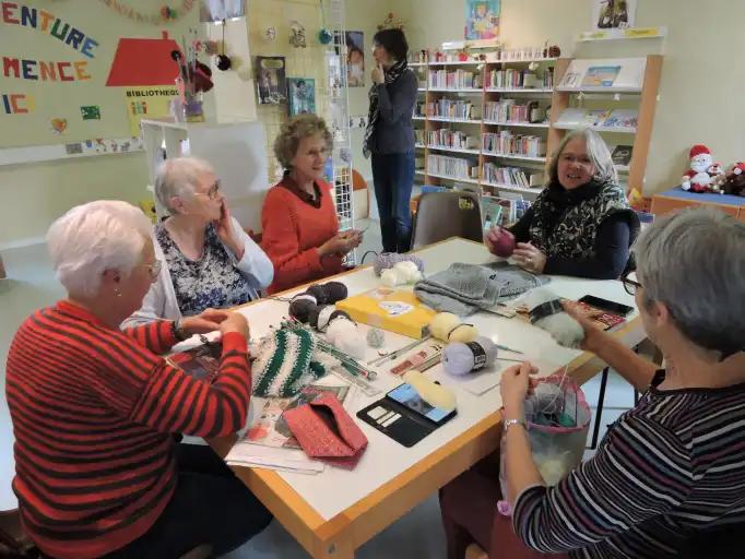 La biblioth&egrave;que propose ue nouvelle activit&eacute; tricot-crochet