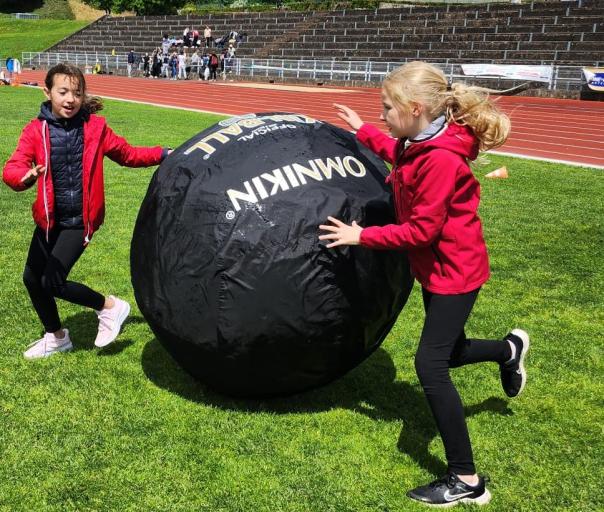 Les CE2/ CM1/CM2 ont particip&eacute; au JO de Sa&ocirc;ne-et-Loire au stade Jean Garnier au Creusot.