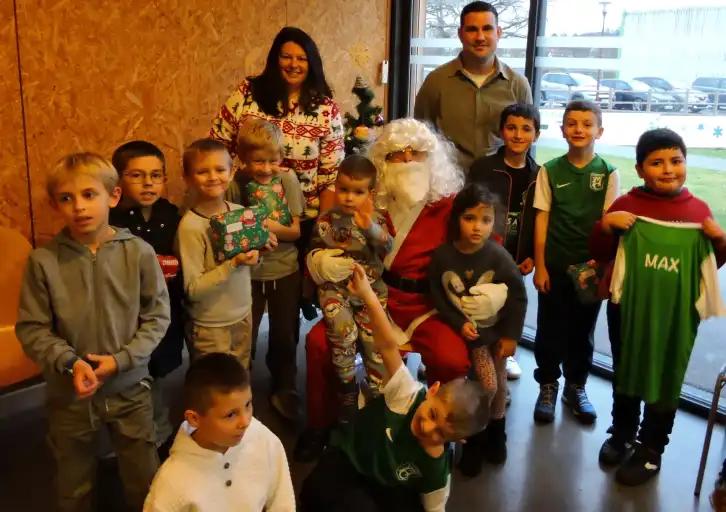 Les enfants du FC Marmagne accueillent le P&egrave;re No&euml;l
