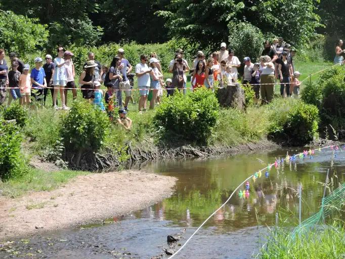 Un moment de d&eacute;tente &agrave; la Kermesse de l'&eacute;cole