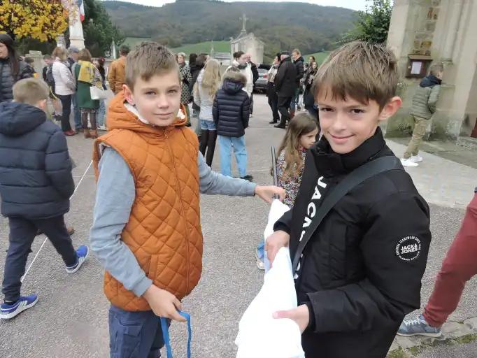 L'&eacute;cole a 2 nouveaux porte drapeaux pour les comm&eacute;morations