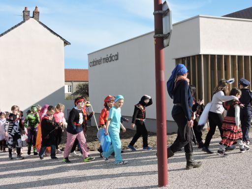 Les enfants de l'&eacute;cole ont f&ecirc;t&eacute; carnaval