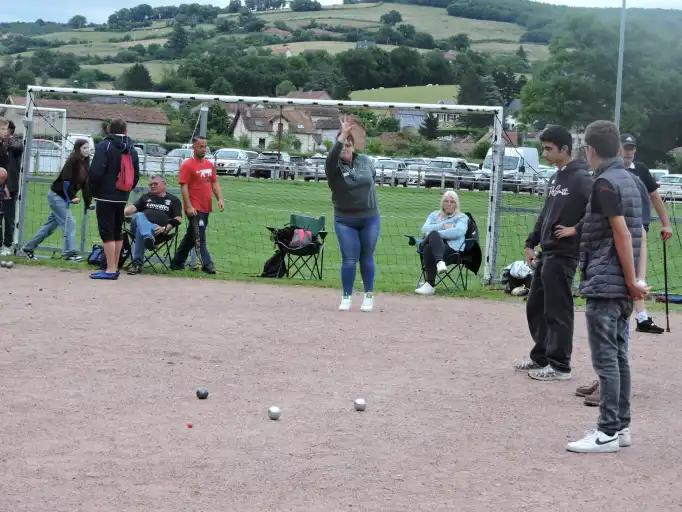 80 doublettes au concours de p&eacute;tanque du FC Marmagne