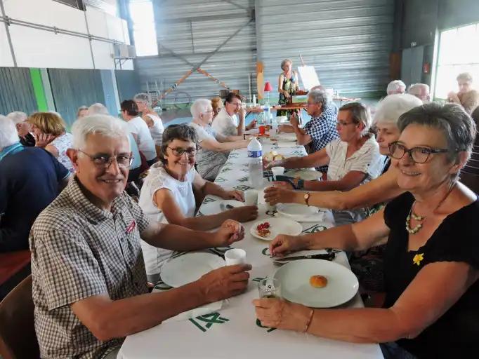 L'association le trait d'union lance ses activit&eacute;s par un pique-nique