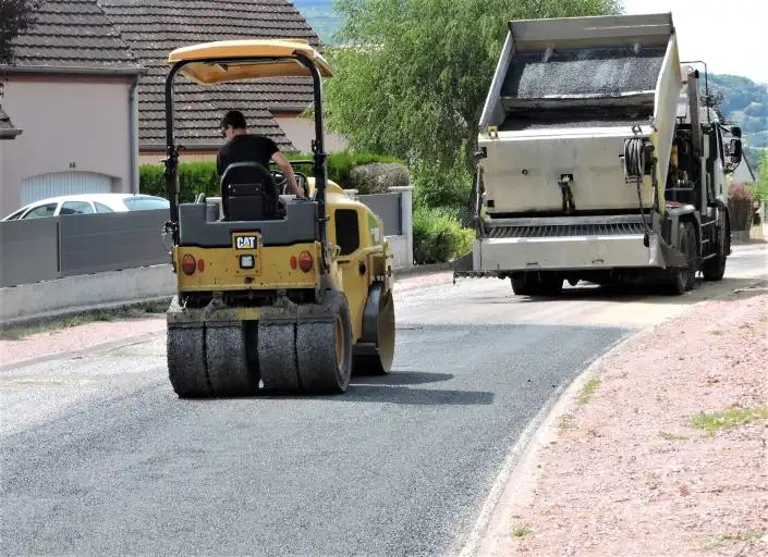 R&eacute;alisation de la couche de roulement au lotissement les jardins du Mont Loy