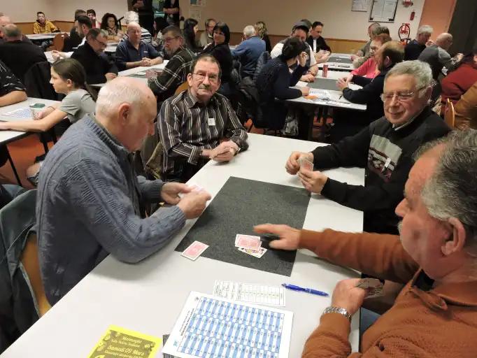 Gros succ&egrave;s populaire pour le concours de belote de Marmagne en f&ecirc;te
