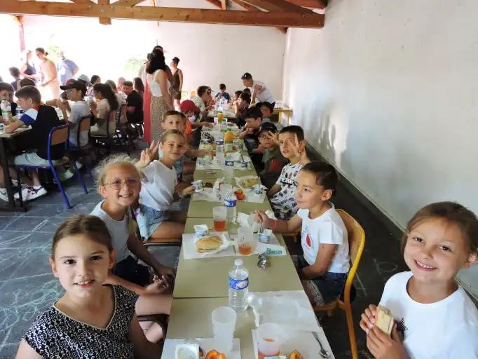 Petit d&eacute;jeuner en commun pour les &eacute;coliers