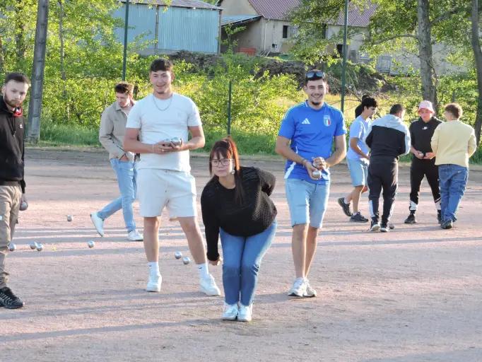 52 doublettes ont particip&eacute; au Concours de p&eacute;tanque du FC Marmagne