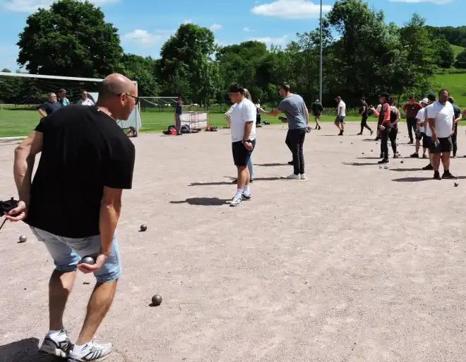 68 doublettes au concours de p&eacute;tanque de l'AAPPMA les amis du Mesvrin