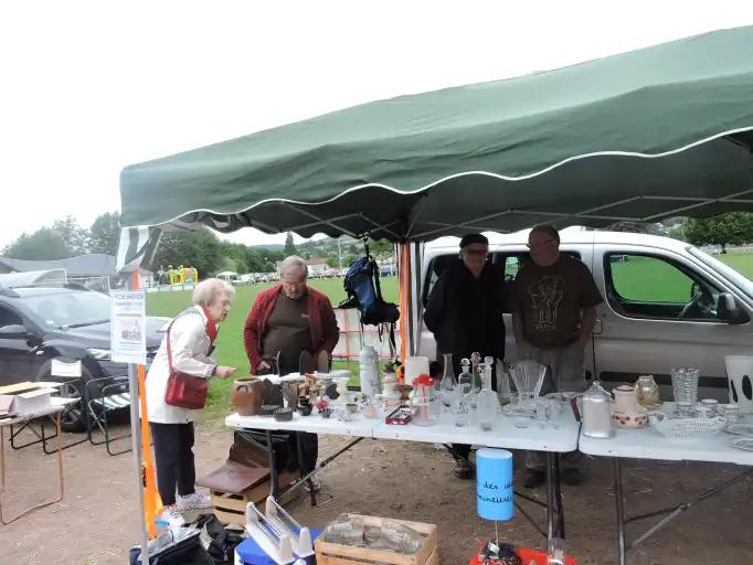 45 exposants se sont d&eacute;plac&eacute;s au Vide grenier de l'&eacute;cole
