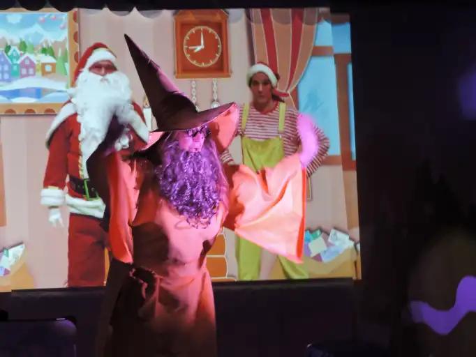 Spectacle de No&euml;l pour les enfants de l'&eacute;cole