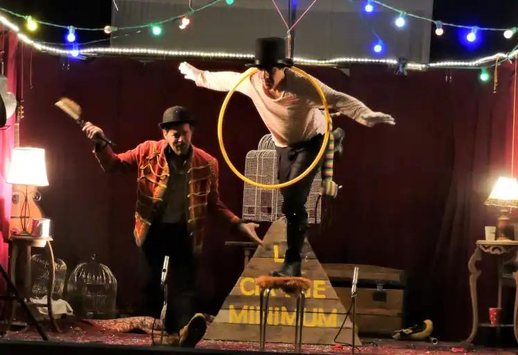 Les enfants de l'&eacute;cole  ont assist&eacute; au spectacle de No&euml;l