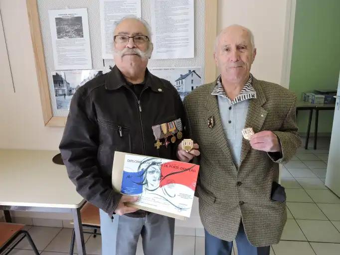 Guy Cornot et Guy Marciniak honor&eacute;s pour leur fid&eacute;lit&eacute; en temps que porte drapeau