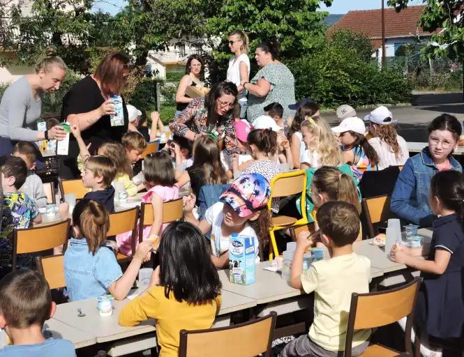 Petit d&eacute;jeuner en commun pour le dernier jour d'&eacute;cole