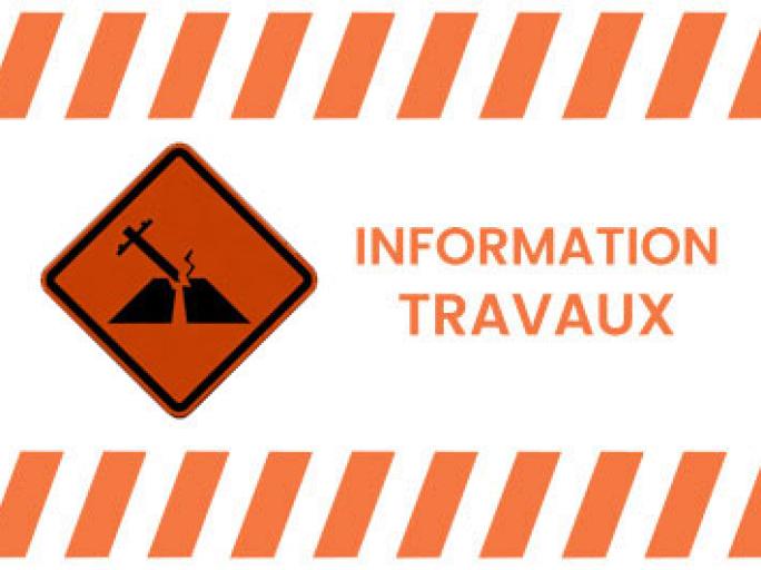 Poteau t&eacute;l&eacute;phonique en travers chemin des Milliens