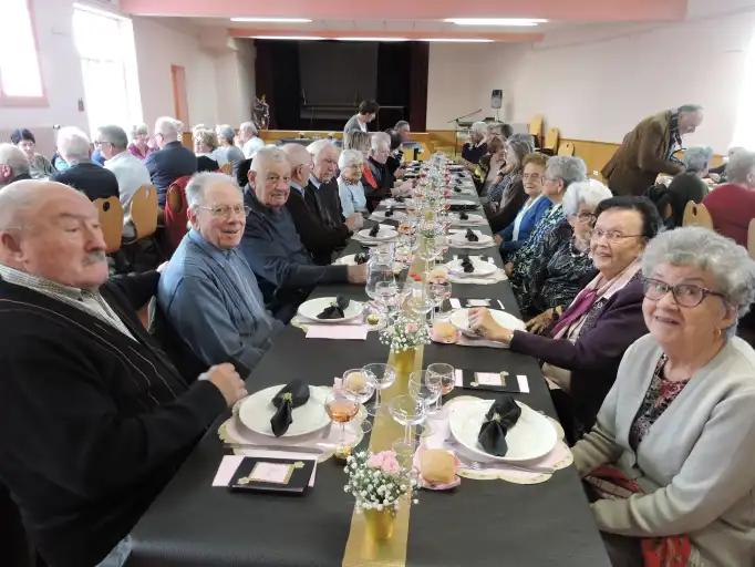 64 a&icirc;n&eacute;s se retrouvent pour le traditionnel banquet