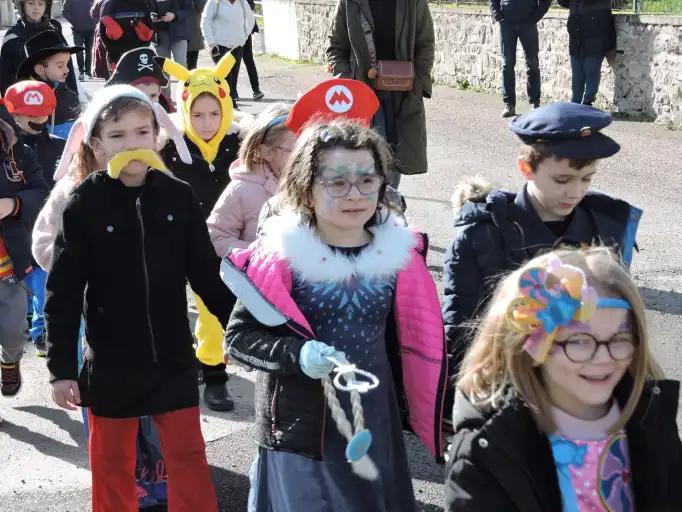Les &eacute;coliers ont f&ecirc;t&eacute; carnaval