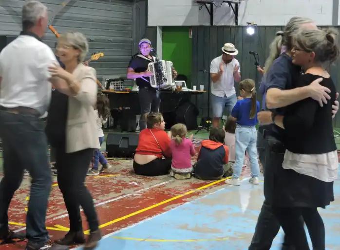 Une f&ecirc;te de la musique et de la bi&egrave;re  r&eacute;ussie