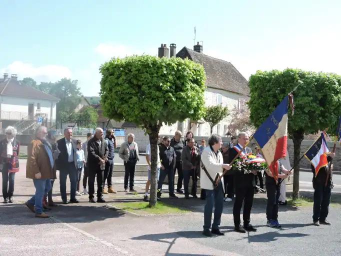 Une quarantaine de personnes &agrave; la comm&eacute;moration du 8 mai