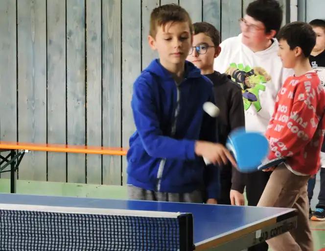 Plusieurs activit&eacute;s sportives pour les enfants de l'&eacute;cole
