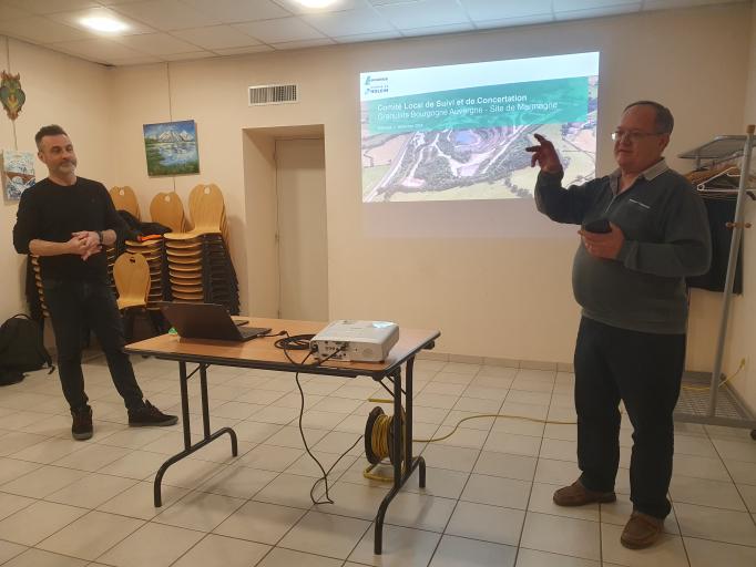 R&eacute;union d'informations de la carri&egrave;re avec les riverains
