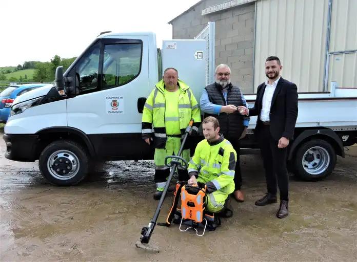 La commune investi dans un nouveau camion benne et une machine &agrave; d&eacute;sherber