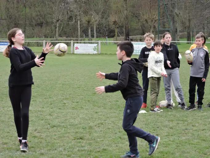 Activit&eacute; rugby pour les enfants de l'&eacute;cole
