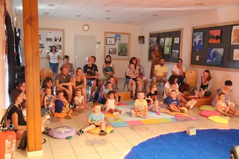 Une quinzaine d'enfants participent au spectacle &laquo;&nbsp;Flic, Flac n&rsquo;Flok&nbsp;&raquo; organis&eacute; par la biblioth&egrave;que