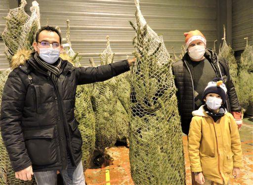 200 sapins vendus au profit des &eacute;coliers