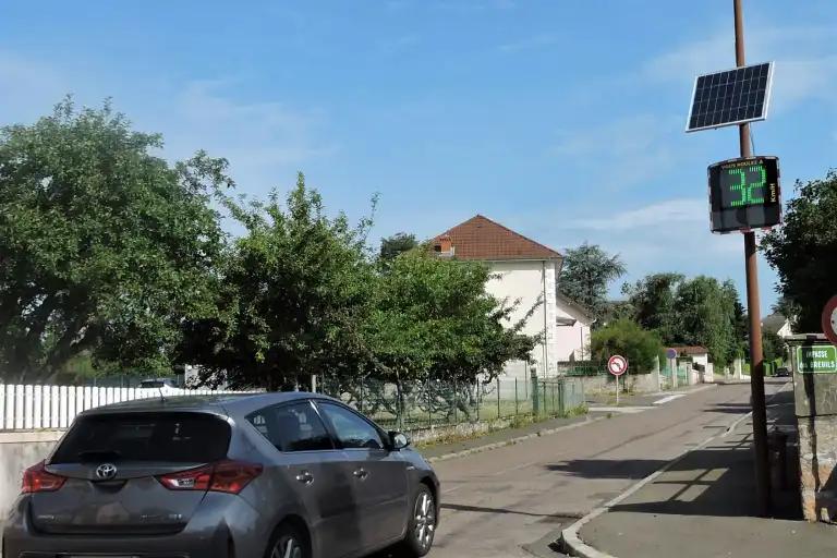 Le radar p&eacute;dagogique a &eacute;t&eacute; install&eacute; rue de la Croix Blanchot