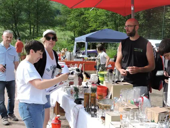 76 exposants au vide-grenier de l'&eacute;cole