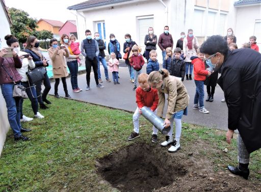 Les enfants de l'&eacute;cole imaginent leur vie dans 20 ans